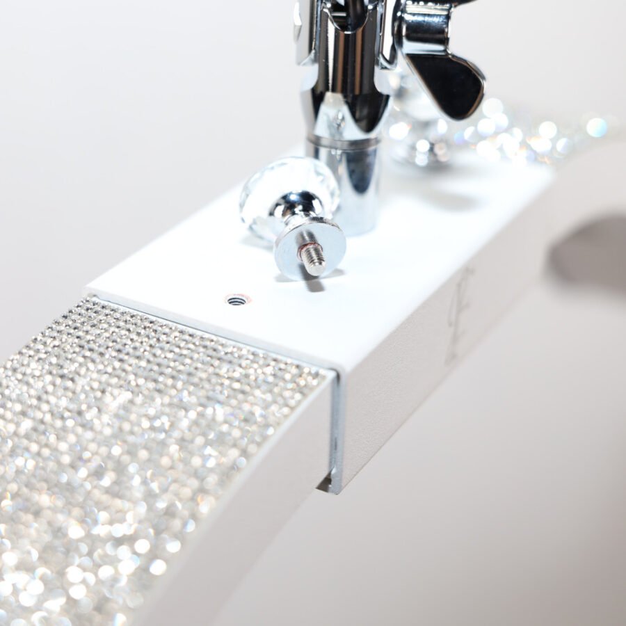 Biała lampa do stylizacji rzęs LED FameLight – 3 tryby, regulacja barwy i mocy światła