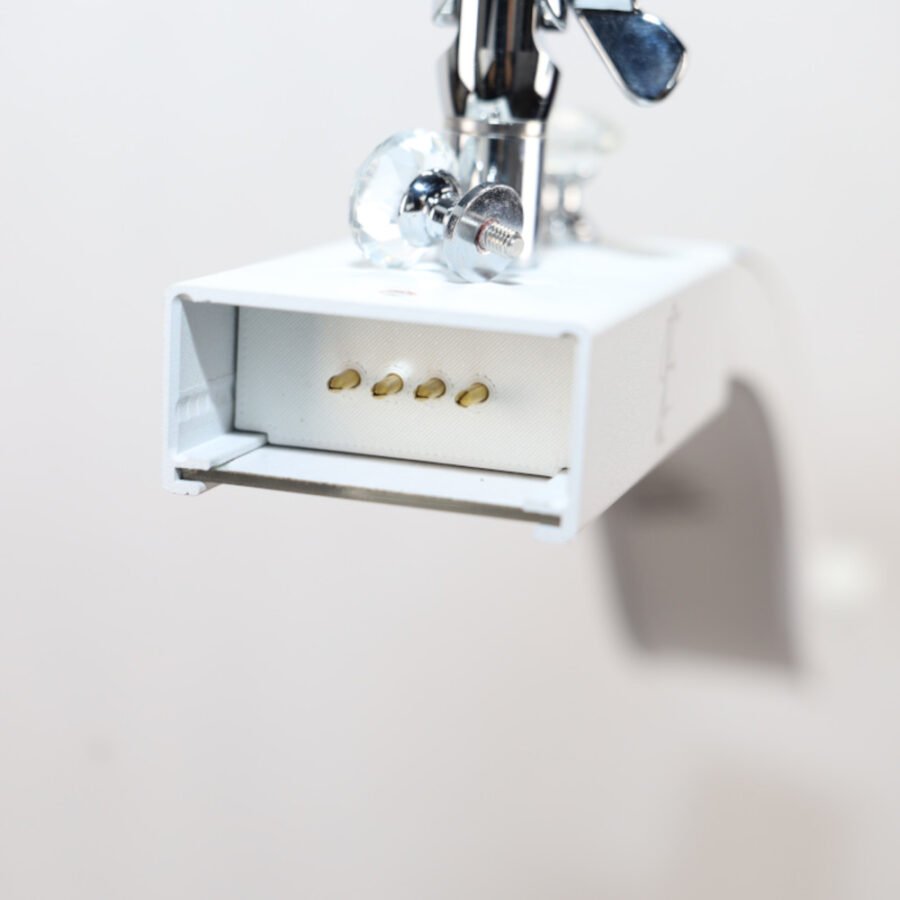 Biała lampa do stylizacji rzęs LED FameLight – 3 tryby, regulacja barwy i mocy światła